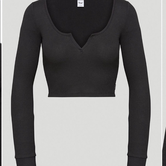 Aritzia TNA Cropped thermal longsleeve in Black and White - Picture 3 of 5